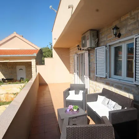 Villa Dinja Gizdavac