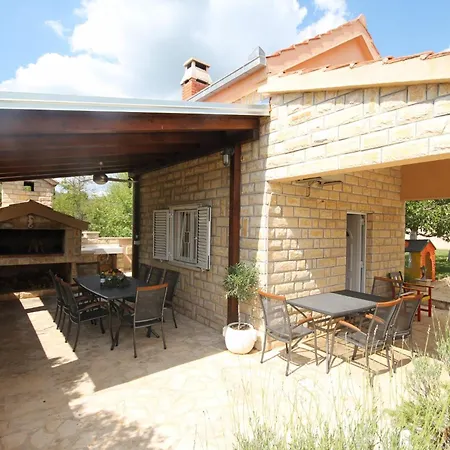 Villa Dinja *