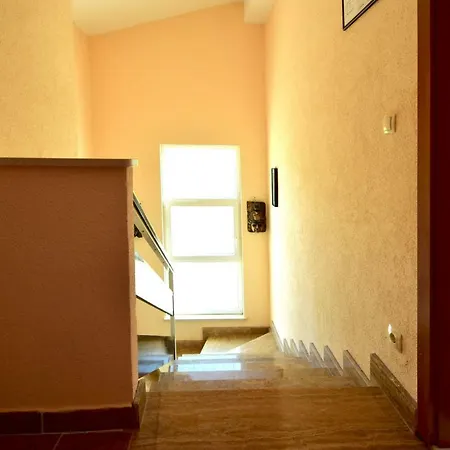 Dinja * Gizdavac